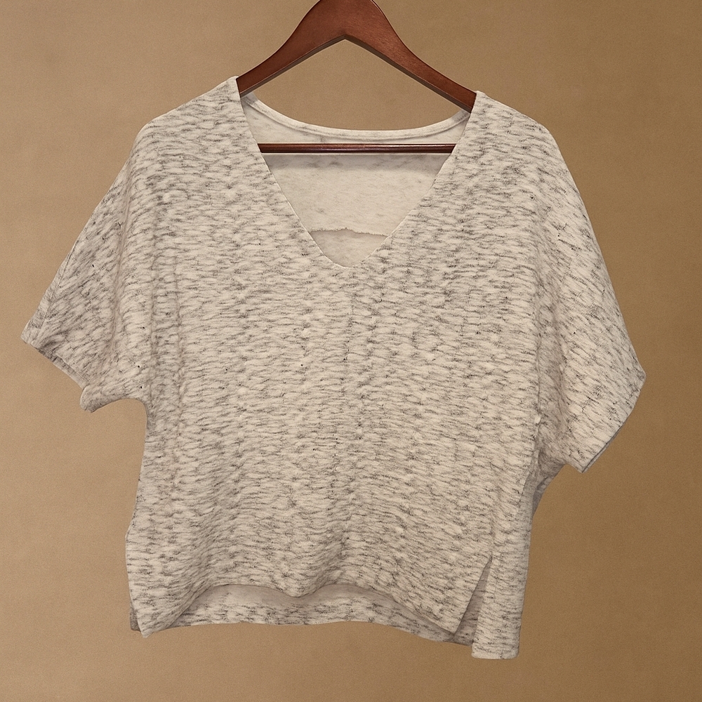 Zara Light Gray V-Neck Short Sleeve Textured Size M